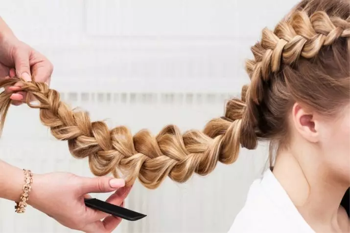 შეგროვებული hairstyles for long hair (46 ფოტო): ლამაზი baled და ნახევრად ბენდი პარამეტრები hairstyles, მარტივი საღამოს სტილის 5612_41