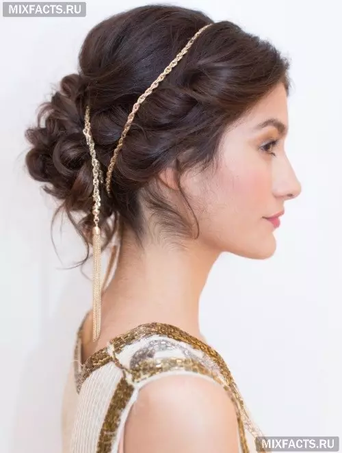 Gaya rambut dengan RIM (45 foto): Contoh gaya rambut untuk rambut sedang, panjang dan pendek. Bagaimana cara membuat styling malam dengan pelek dari batu? 5616_40