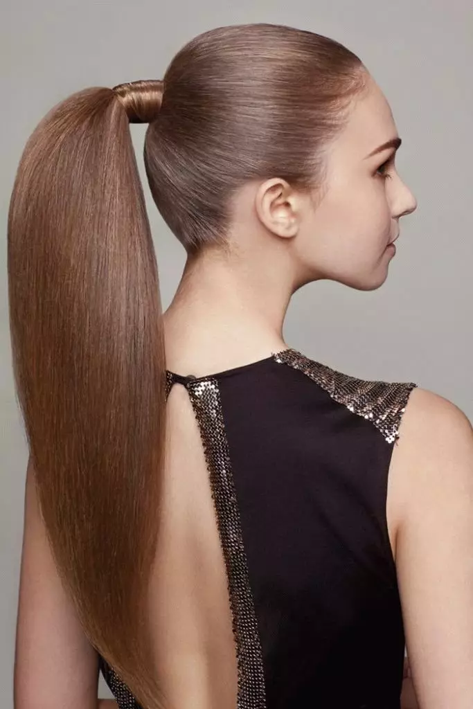 Hairstyles kuminauhat (35 kuvaa): Aseta pienillä silikoni kuminauhoilla ja reunalla lyhyillä tai pitkillä hiuksilla 5629_13
