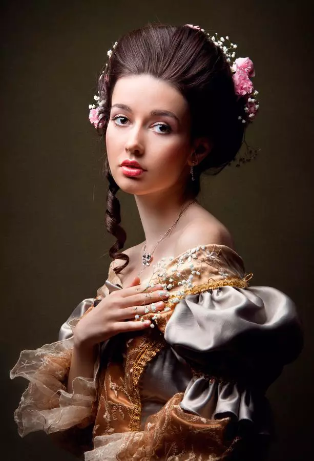 Kapsels van de 19e eeuw (33 foto's): Hoe maak je vrouwen kapsels op een ampir stijlbal of romantiek, modehistorie van de 19e eeuw 5641_24