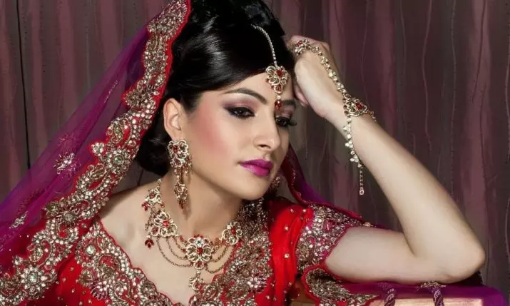 Acconciature indiane (23 foto): Come fare acconciatura in una ragazza in stile indiano con capelli lunghi o medi con decorazioni? 5646_2