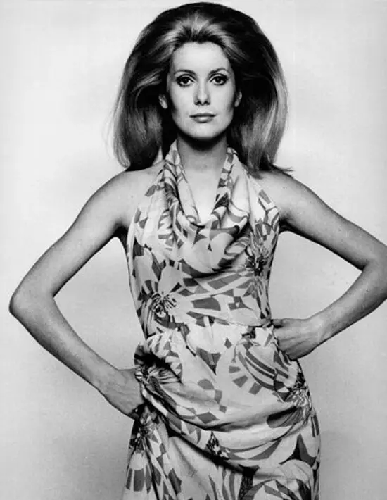 70'lerin (37 fotoğraf) kadınların saç stilleri: SSCB'deki saç modelleri ve saç kesimi için moda. Kısa saçta istifleme nasıl yapılır? 5654_11