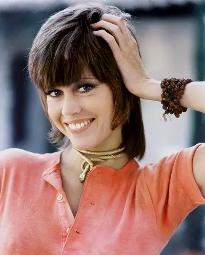 70'lerin (37 fotoğraf) kadınların saç stilleri: SSCB'deki saç modelleri ve saç kesimi için moda. Kısa saçta istifleme nasıl yapılır? 5654_25