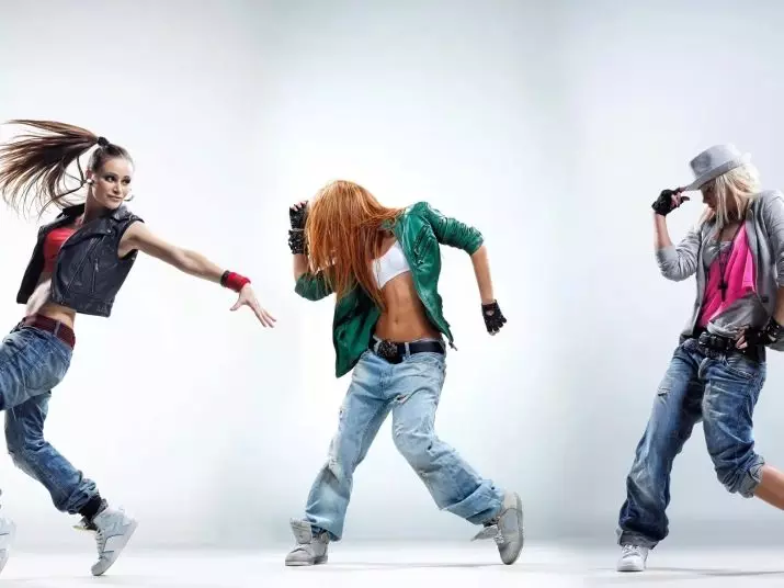 Peinados para bailar (38 fotos): elegir un peinado para el hip-hop, bailes modernos y orientales, latinas y españolas, un estilo hermoso para los torneos de baile 5670_38