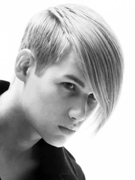 男孩的发型14-15岁（65张照片）：14岁的青少年时尚发型的选择，在中长长的年轻人的侧面选择美丽的发型 5676_29