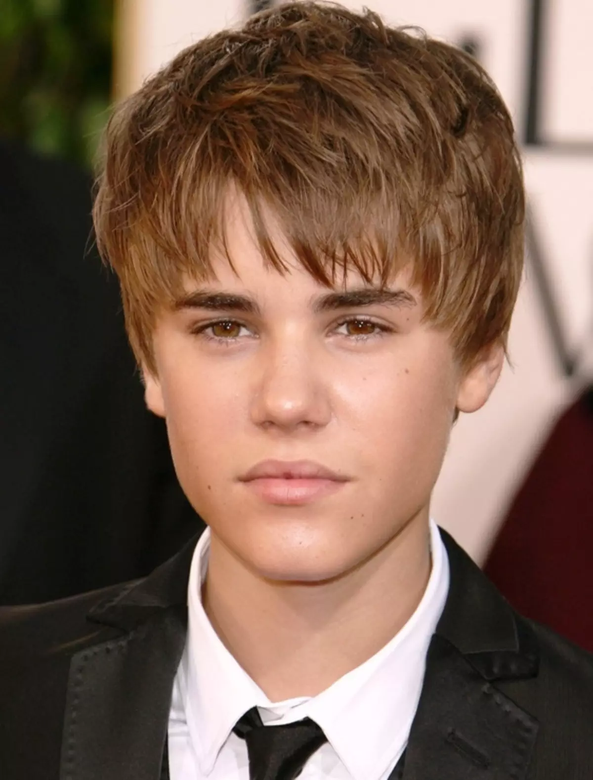 男孩的发型14-15岁（65张照片）：14岁的青少年时尚发型的选择，在中长长的年轻人的侧面选择美丽的发型 5676_50