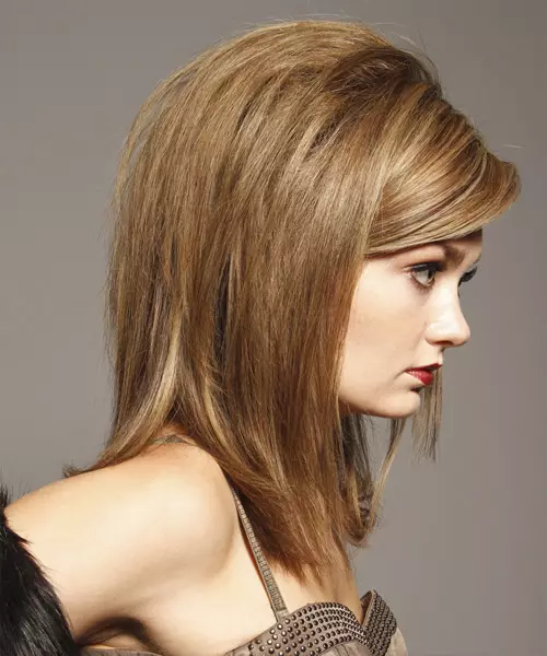 Haircuts til et tyndt ansigt (51 billeder): Hvilke kvindelige frisurer er bedre velegnet til et tyndt ansigt med en stor næse? Moderigtige frisurer til piger med et tyndt ansigt 5679_36