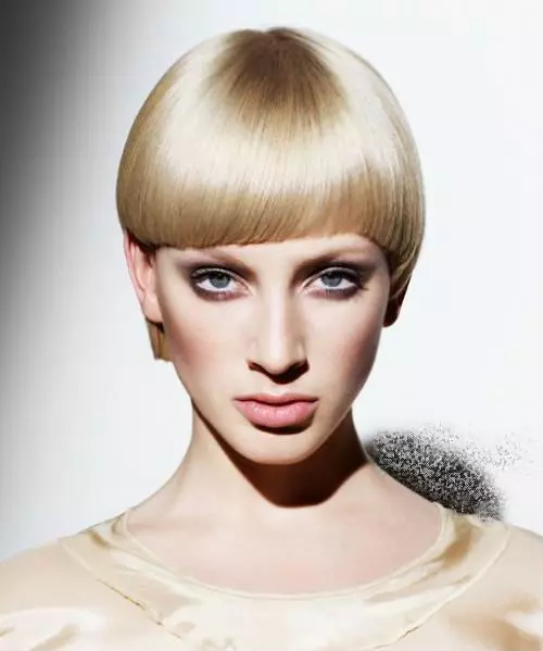 均勻理髮（30張）：女性髮型技術的均勻形狀，表演年齡級髮型的基本規則 5685_12