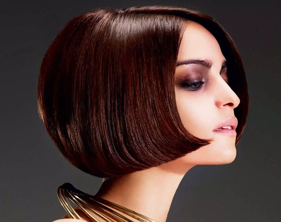 موی سر یکنواخت (30 عکس): تکنولوژی موهای زنانه از شکل یکنواخت، قوانین اساسی برای انجام مدل موهای سنی 5685_5