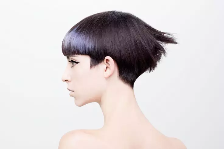 Единствени фризури (30 фотографии): женска фризура технологија на униформа форма, основни правила за вршење на фризури од класа класа 5685_8