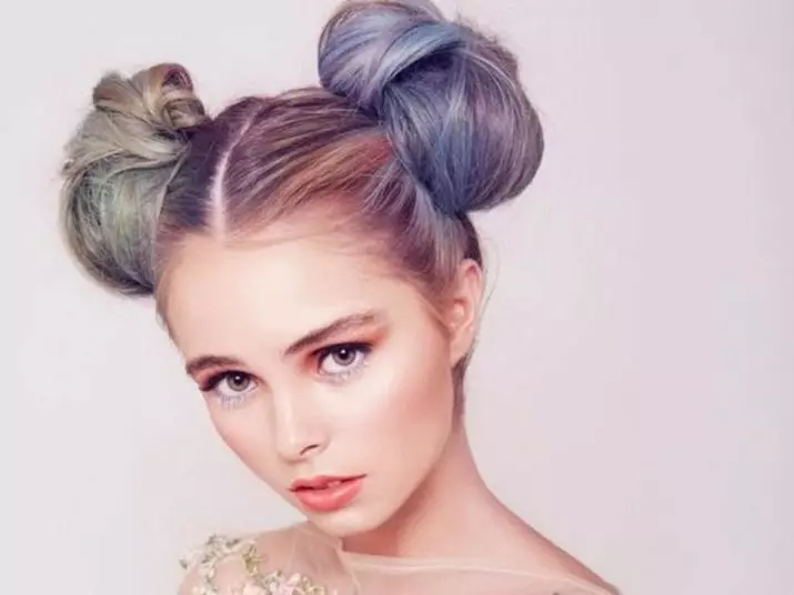 Bundle për flokë të gjatë (58 foto): Si të shpejt të bëjë një hairstyle? Mundësi të bukura për styling të thjeshtë të flokëve në një rreze 5704_3