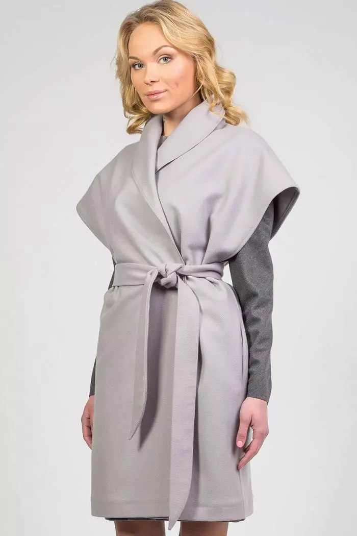 कोट-रोब (5 9 फोटो): एक बेल्ट के साथ, एक गैलेंट प्रकार का कोट पहनने के साथ, एक हुड के साथ, एक स्नान वस्त्र 2021 के रूप में, जिसके साथ जूता पहने हुए, शॉर्ट 570_24