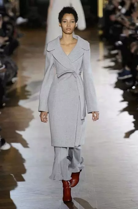 Coat-robe (59 φωτογραφίες): με μια ζώνη, με αυτό που φοράει ένα στρώμα ενός γαλακτικού τύπου, με κουκούλα, παλτό ως μπουρνούζι 2021, με το οποίο φορούν παπούτσι, σύντομα 570_47