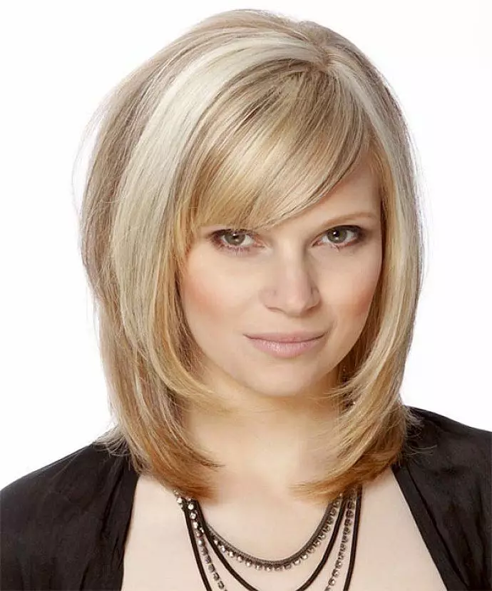 Фризура на средњој коси, давање запремине (61 фотографија): Женске фризуре са волуметријском бојом на коси средње дужине 2021, фризура, дајући двоструку количину 5717_19