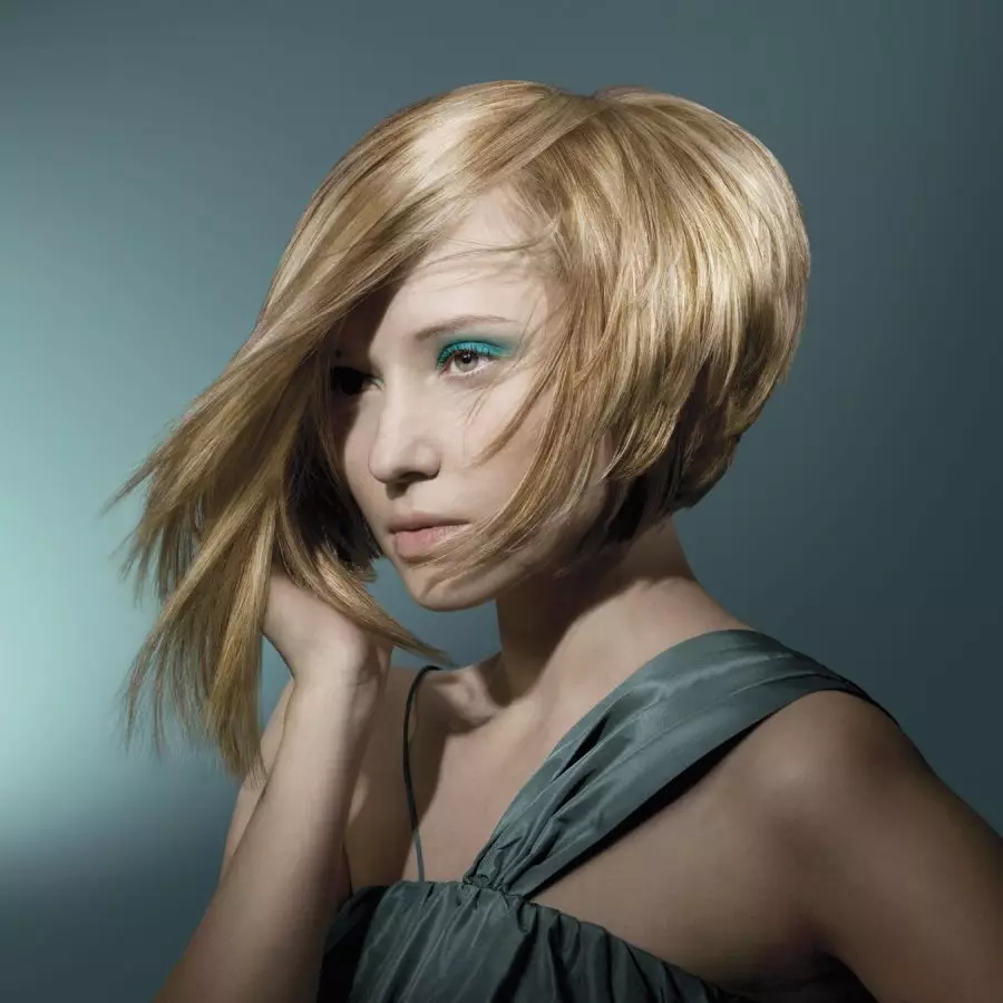 Фризура на средњој коси, давање запремине (61 фотографија): Женске фризуре са волуметријском бојом на коси средње дужине 2021, фризура, дајући двоструку количину 5717_37