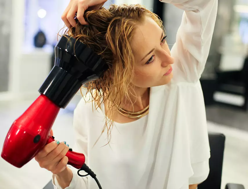 Фризура на средњој коси, давање запремине (61 фотографија): Женске фризуре са волуметријском бојом на коси средње дужине 2021, фризура, дајући двоструку количину 5717_42