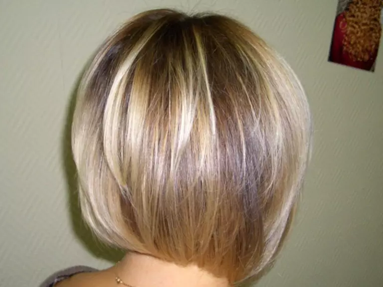 Фризура на средњој коси, давање запремине (61 фотографија): Женске фризуре са волуметријском бојом на коси средње дужине 2021, фризура, дајући двоструку количину 5717_59