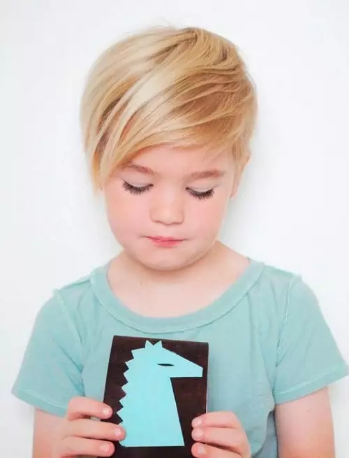 Bayi Haircuts (45 foto): Potongan rambut pendek dan panjang yang modis untuk anak-anak 2021. Model gaya rambut bergaya dengan probor 5721_10