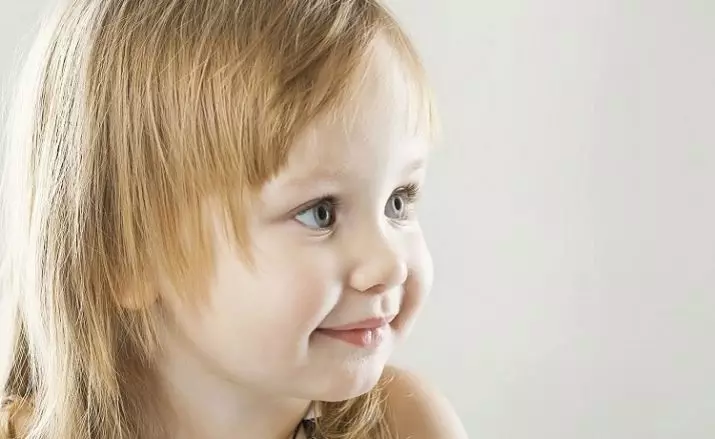 Cortes de cabelo de bebê (45 fotos): cortinas curtas e longas elegantes para crianças 2021. Penteados modelo elegantes com uma prova 5721_20