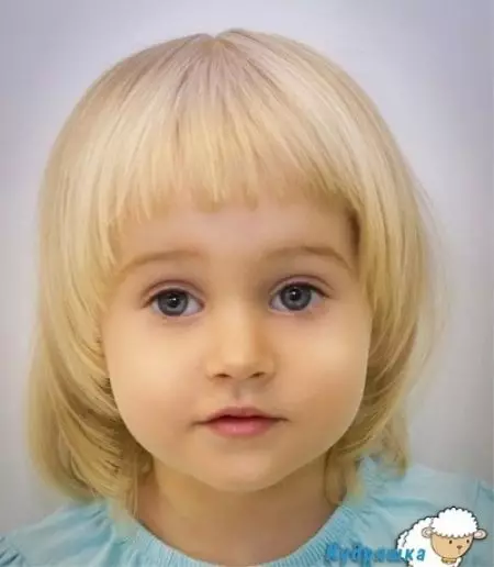 Baba Haircuts (45 Fotók): Divatos rövid és hosszú haircuts gyerekeknek 2021. stílusos modell frizurák egy protoszkal 5721_21