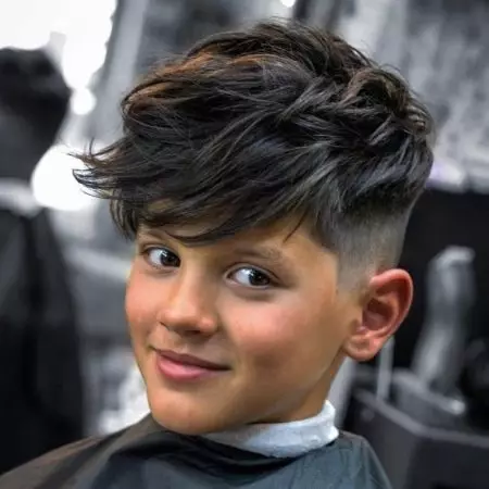 Bayi Haircuts (45 foto): Potongan rambut pendek dan panjang yang modis untuk anak-anak 2021. Model gaya rambut bergaya dengan probor 5721_32