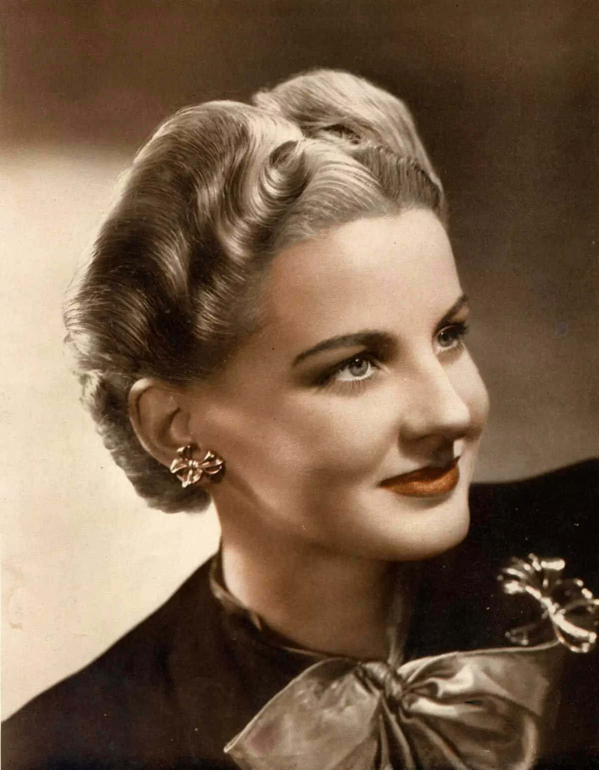1940 х. Гламур Голливуда 1930-1940. Причёски 40-х годов женские. Прически 1940 годов. Прически сороковых годов.