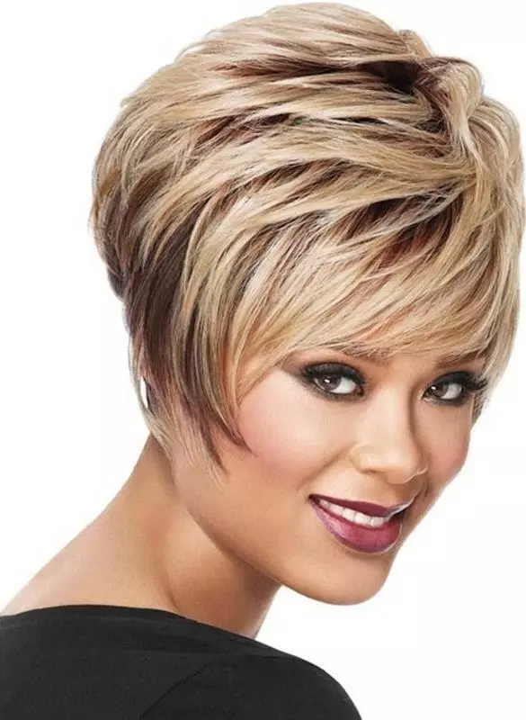Haircut for kort hår, gir volum (56 bilder): kvinners hårklipp med volumetrisk maling. Hvordan gi tau? Ny 2021. 5731_33