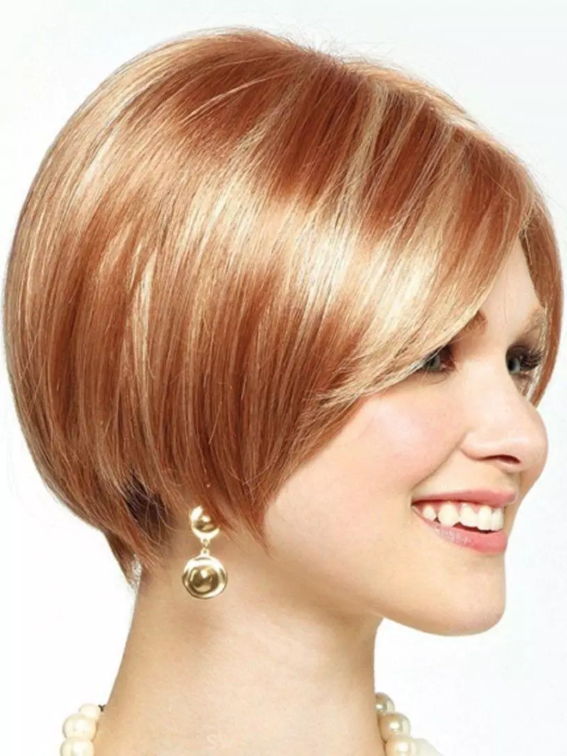 Фризура за кратку косу, давање волумена (56 фотографија): Женске фризуре са волуметријске боје. Како дати конопац? Ново 2021. године. 5731_35
