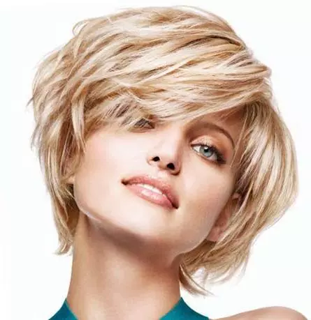 Potongan rambut untuk rambut pendek, memberi volume (56 foto): Potongan rambut wanita dengan cat volumetrik. Bagaimana cara memberi tali? 2021 baru. 5731_45