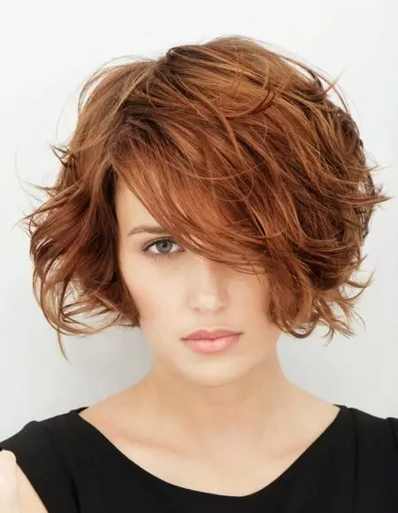 کوتاه کردن مو برای موهای کوتاه، حجم (56 عکس): موهای کوتاه زنانه با رنگ حجمی. چگونه طناب را بدهیم؟ جدید 2021. 5731_51