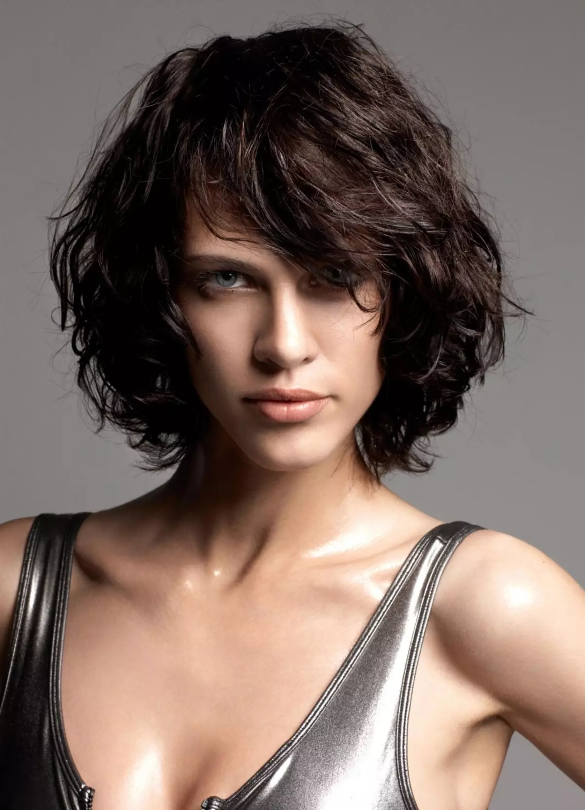 Frizura za kratku kosu, davanje volumena (56 fotografija): Ženske frizure s volumetričnom bojom. Kako dati konopac? Novo 2021. 5731_53