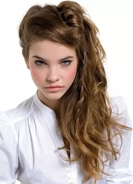 髮型“垃圾”（44張）：如何使女性在髮型與在家短期和長期的頭髮“垃圾”少女風格？是女性具有中等長度的頭髮髮型？ 5738_4
