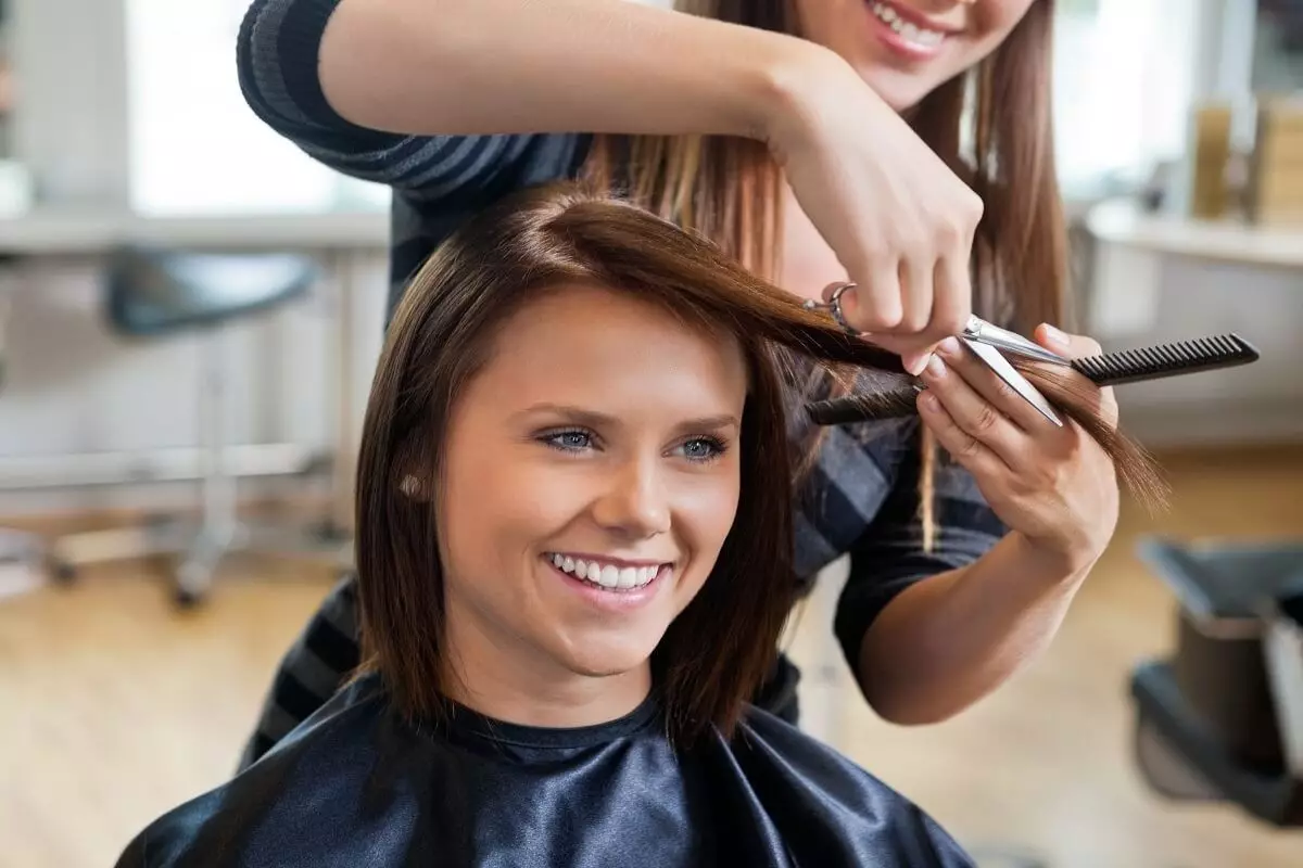Haircuts (90 bilder): Modell og andre typer kvinnelige hårklipp. Hvordan velge vakre og stilige alternativer? Nye teknikker med navn 5747_59