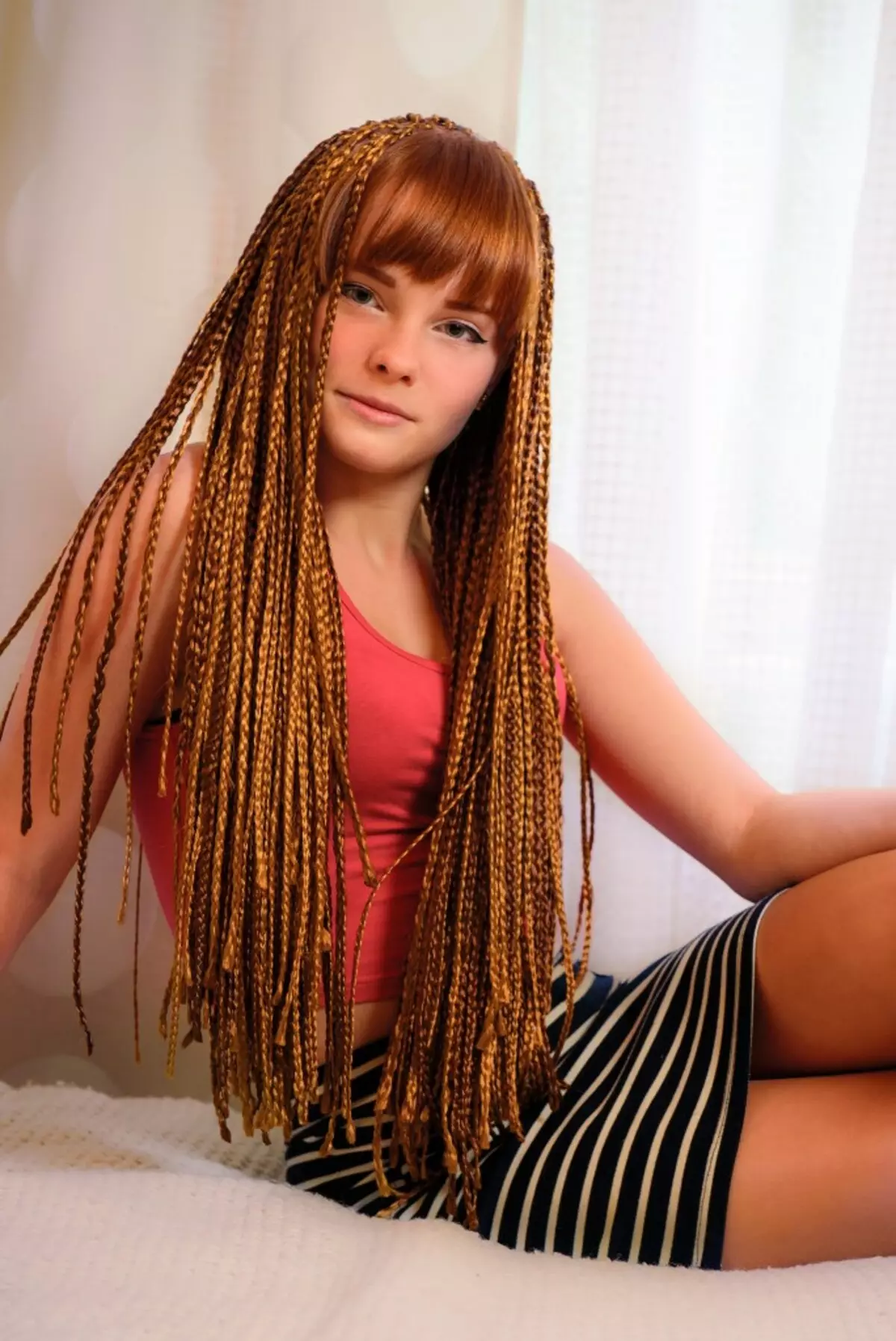 Kosheter Zizi (67 bilder): Hvordan skal du veve Spit Zizi riktig? Hvordan lage frisyre med imagocos jente med kort hår? Steg-for-trinns instruksjoner for veving og vurderinger 5748_13