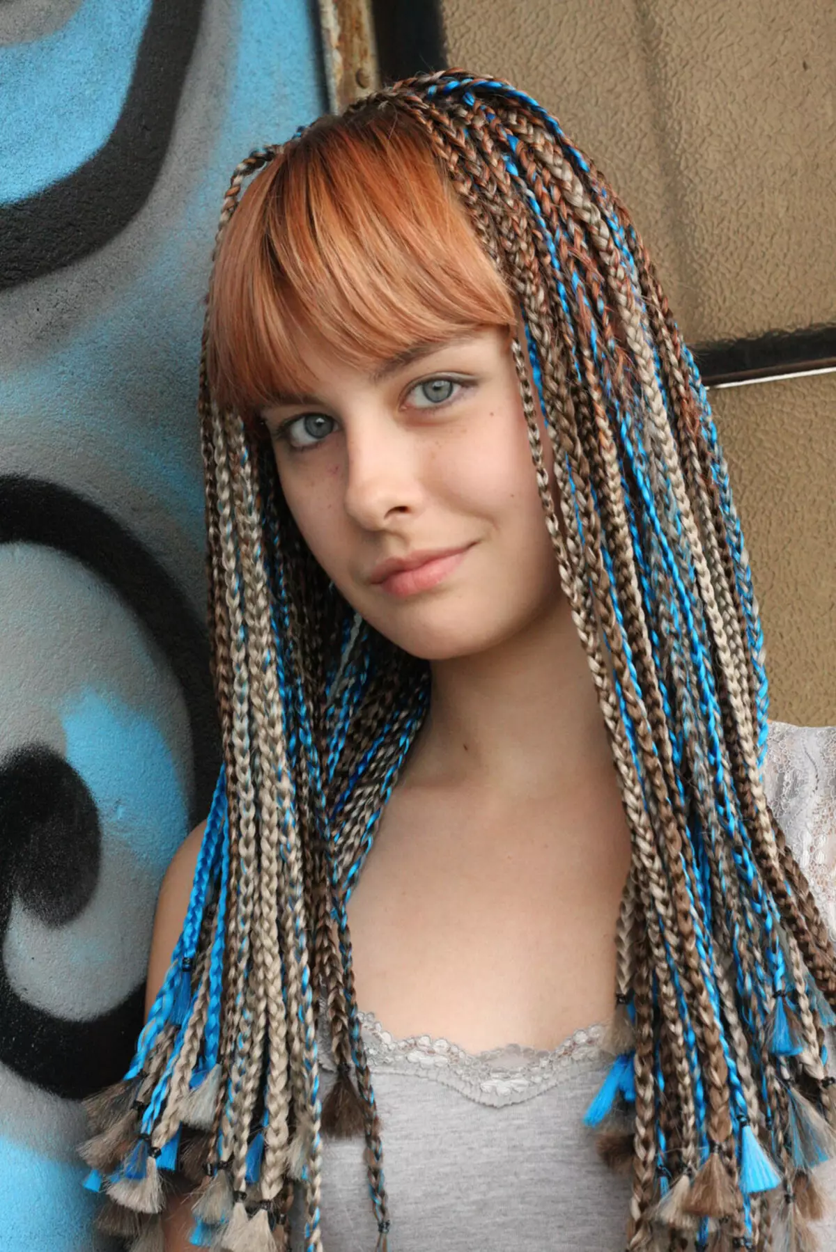 Koshets Zizi (67 fotos): Como tecer corretamente cuspir Zizi? Como fazer um penteado com a menina imagocos com cabelo curto? Instruções passo a passo para tecelagem e revisões 5748_21