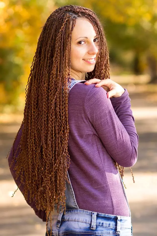 Кіски зизи (67 фото): як правильно плести коси зизи? Як зробити зачіску з афрокос дівчині з коротким волоссям? Покрокові інструкції плетіння та відгуки 5748_40