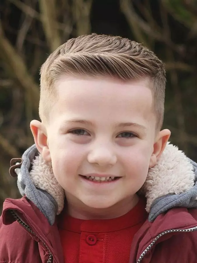 男孩的髮型11歲（54張）：兒童側面的時尚和陡峭的髮型，為短髮的男孩選擇兒童模型髮型 5756_12