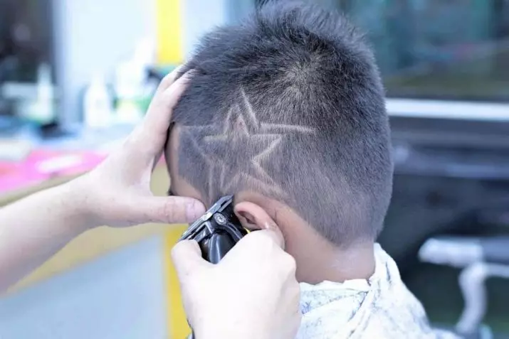 Frisyrer för pojkar 11 år gammal (54 bilder): fashionabla och branta hårklippningar på sidan för barn, väljer barns modell frisyrer för pojkar med kort hår 5756_21