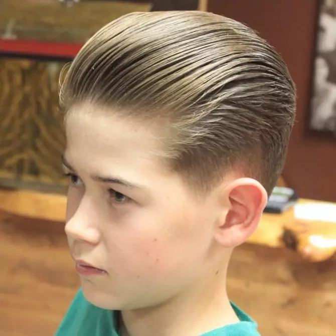 Hairstyles për djemtë 11 vjeç (54 foto): haircuts në modë dhe të pjerrët në anën për fëmijët, duke zgjedhur një model të fëmijëve hairstyles për djemtë me flokë të shkurtër 5756_5