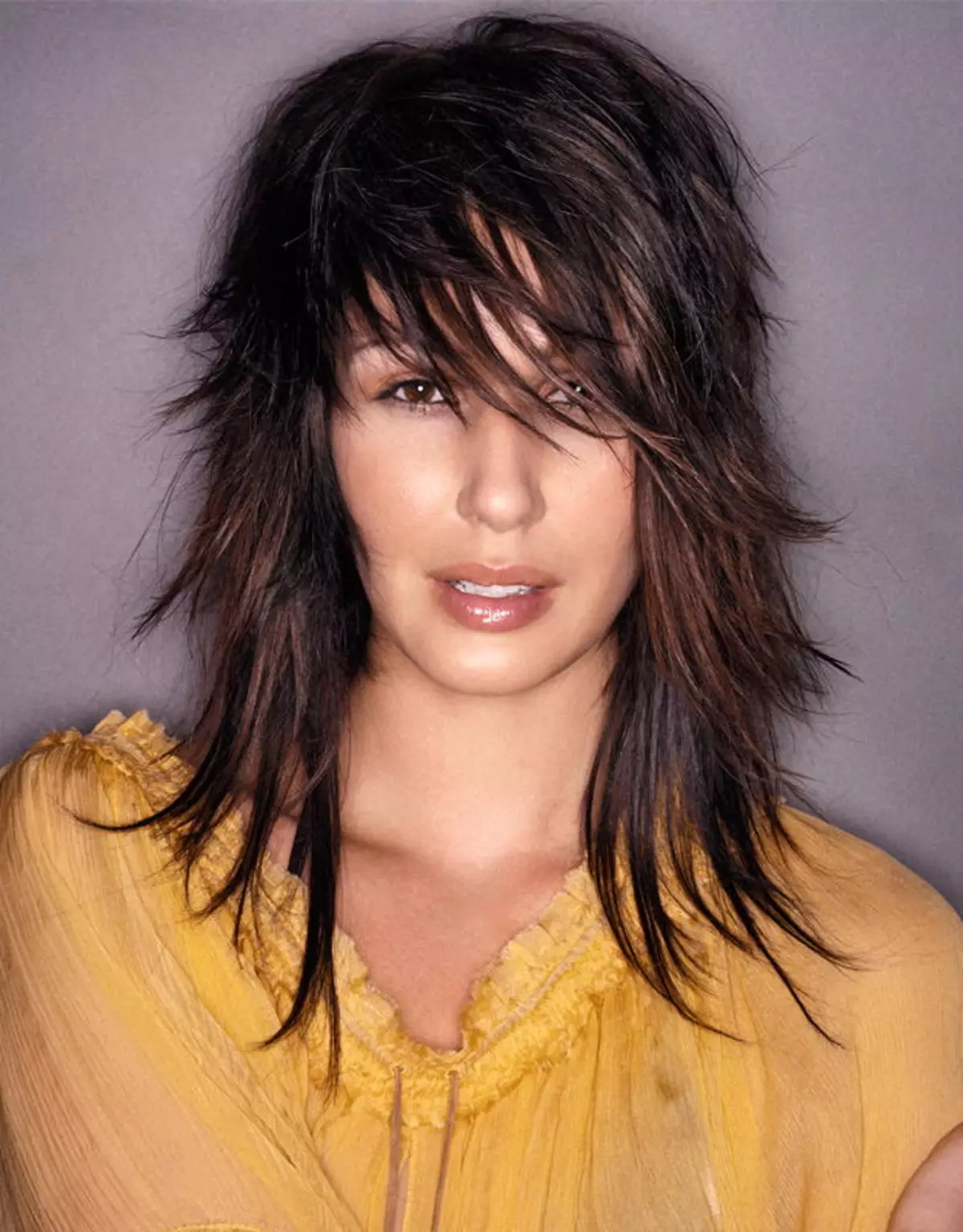 Ripped frizure na srednjoj kosi (56 fotografija): ženske frizure bez šipki i srušenim krajevima, moderne opcije za kovrčavu kosu srednje duljine 5757_4