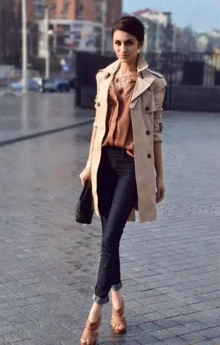 Abrigo clásico femenino (75 fotos): lo que lleva, de moda 2021, inglés, encapuchado, con un cuello inglés, hasta la rodilla, largo 575_22