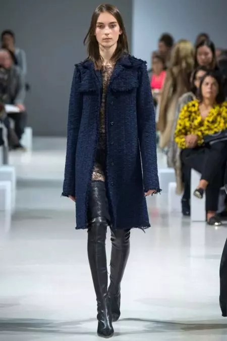 Abrigo clásico femenino (75 fotos): lo que lleva, de moda 2021, inglés, encapuchado, con un cuello inglés, hasta la rodilla, largo 575_45