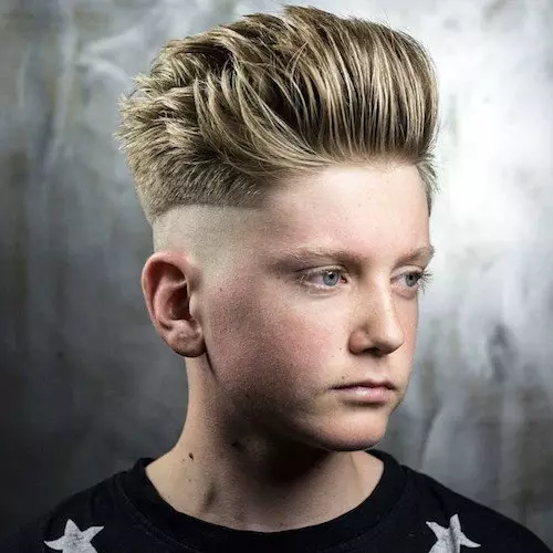 Hairstyles voor jongens 10-14 jaar oud (70 foto's): Modieuze kapsels voor adolescenten 12 jaar. Hoe kies je coole en mooie kapsels voor jongens voor 13 jaar? Voorbeelden van model en coole kapsels 5766_17