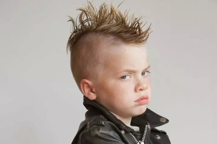 Frisyrer for gutter 10-14 år gammel (70 bilder): fasjonable hårklipp for ungdom 12 år. Hvordan velge kule og vakre frisyrer for gutter i 13 år? Eksempler på modell og kule frisyrer 5766_2