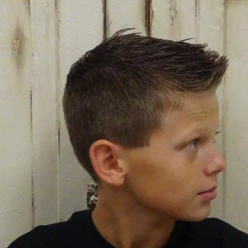 Hairstyles voor jongens 10-14 jaar oud (70 foto's): Modieuze kapsels voor adolescenten 12 jaar. Hoe kies je coole en mooie kapsels voor jongens voor 13 jaar? Voorbeelden van model en coole kapsels 5766_21