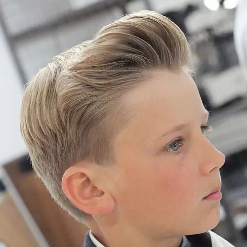 Frisurer til drenge 10-14 år gammel (70 billeder): Moderigtige haircuts til unge 12 år. Hvordan vælger du kølige og smukke frisurer til drenge i 13 år? Eksempler på model og kølige frisurer 5766_24