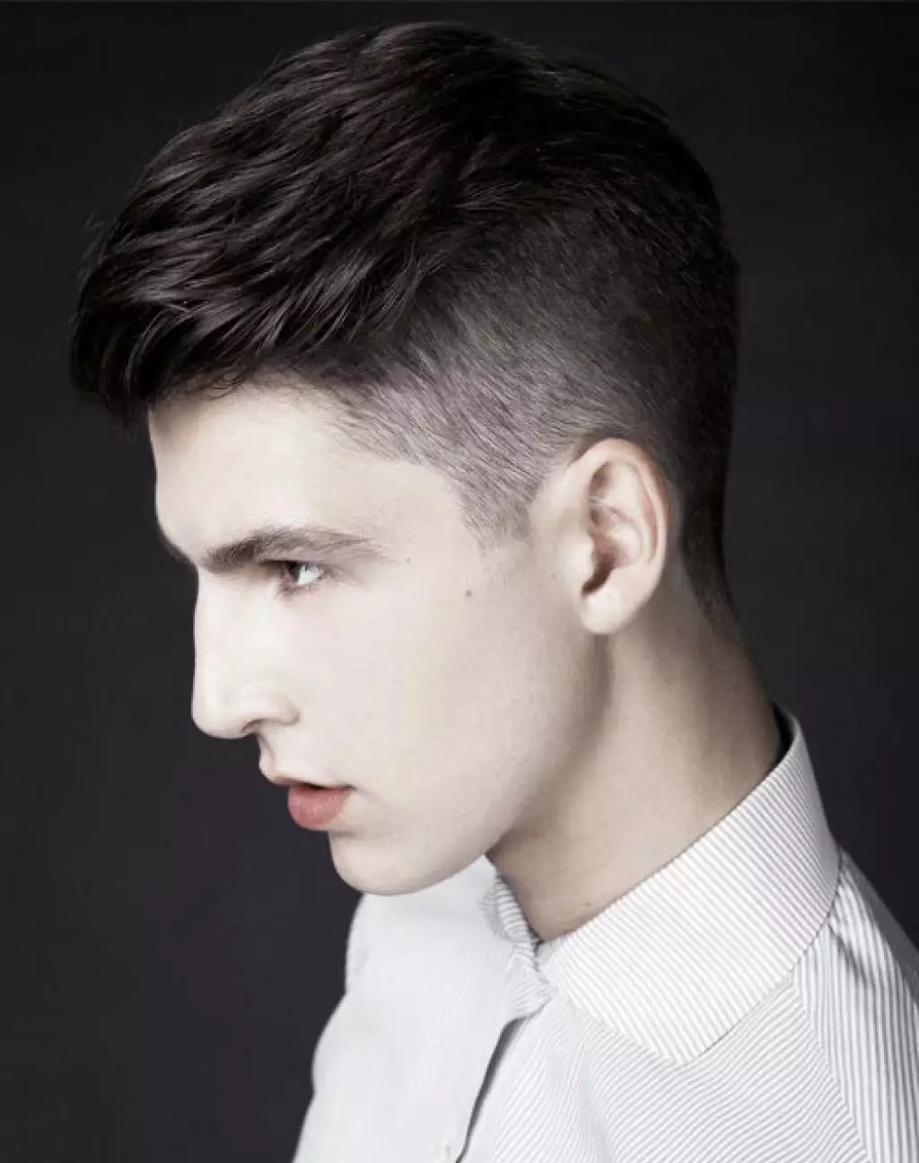 Frisurer til drenge 10-14 år gammel (70 billeder): Moderigtige haircuts til unge 12 år. Hvordan vælger du kølige og smukke frisurer til drenge i 13 år? Eksempler på model og kølige frisurer 5766_41