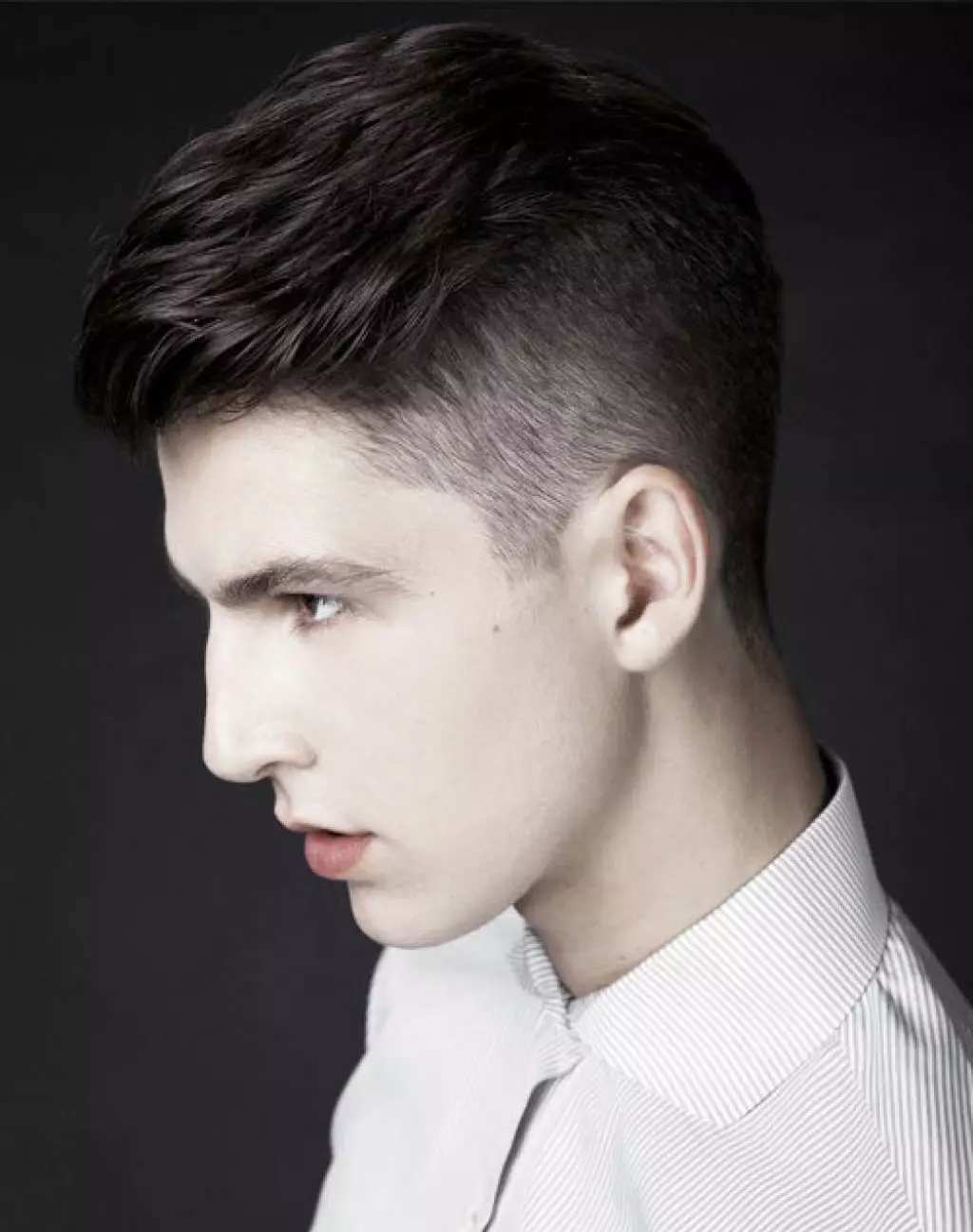 Hairstyles untuk Boys 10-14 tahun (70 gambar): Potongan rambut bergaya untuk remaja 12 tahun. Bagaimana untuk memilih gaya rambut yang sejuk dan cantik untuk kanak-kanak lelaki selama 13 tahun? Contoh model dan gaya rambut yang sejuk 5766_41