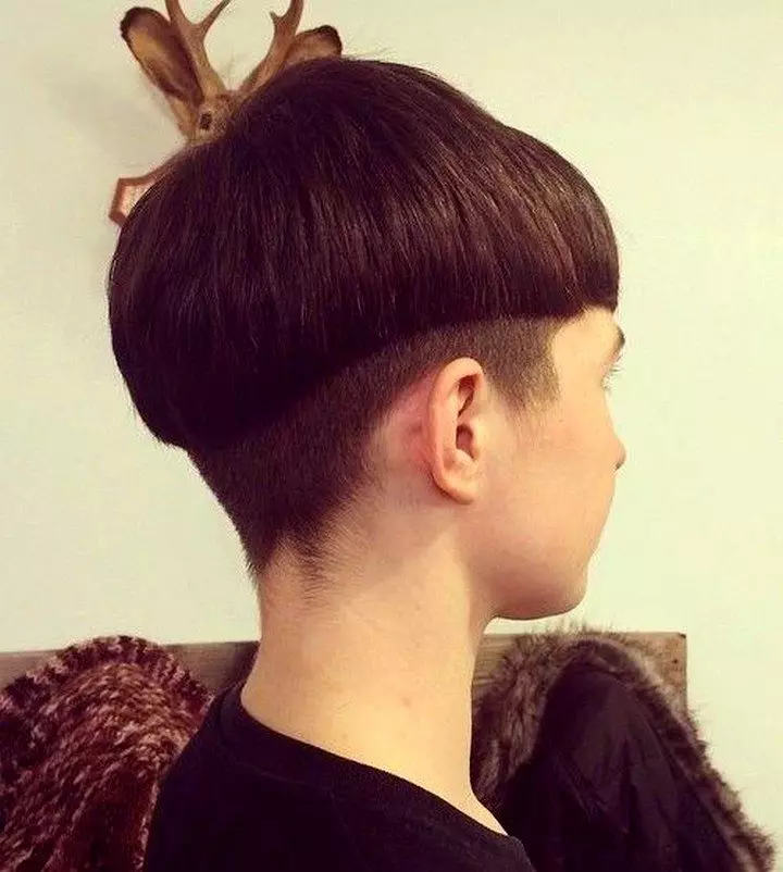 Hairstyles voor jongens 10-14 jaar oud (70 foto's): Modieuze kapsels voor adolescenten 12 jaar. Hoe kies je coole en mooie kapsels voor jongens voor 13 jaar? Voorbeelden van model en coole kapsels 5766_44