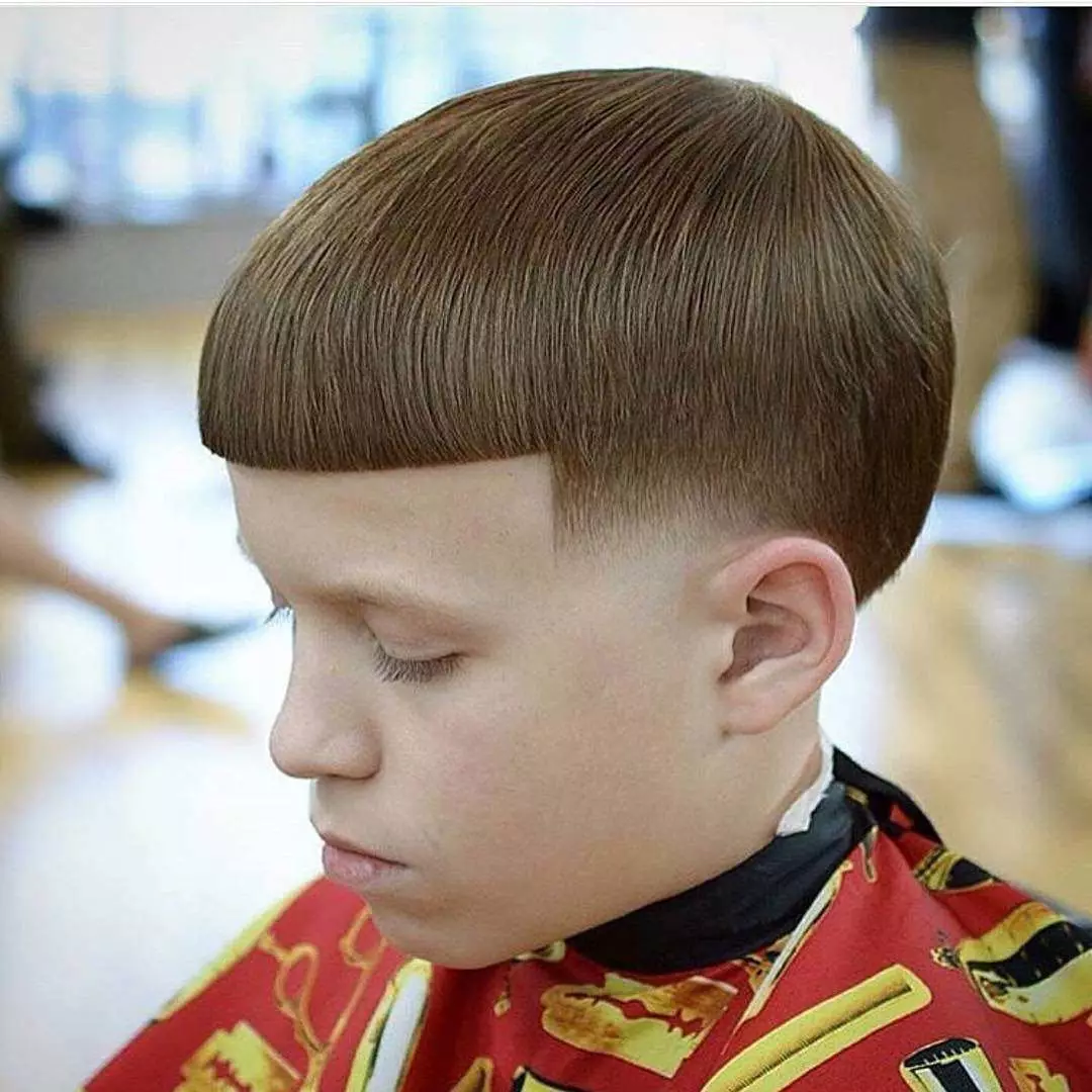 男孩的发型10-14岁（70张）：青少年的时尚发型12年。如何选择13年的男孩的酷炫和美丽的发型？模型和凉爽发型的例子 5766_45